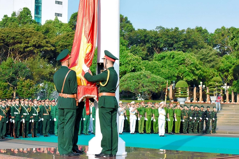 Quốc tang đồng chí Tổng Bí thư Nguyễn Phú Trọng, tỉnh Gia Lai sẽ tiến hành nghi lễ hạ cờ và treo cờ rủ tại cột cờ ở Quảng trường Đại Đoàn Kết (TP. Pleiku) vào lúc 15 giờ ngày 24-7. Ảnh: Đ.T