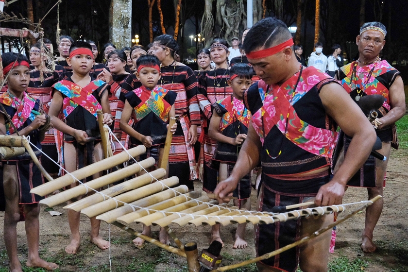 Sân chơi cồng chiêng cuối tuần góp phần khuyến khích cộng đồng gìn giữ các giá trị di sản văn hóa. Ảnh: Minh Châu