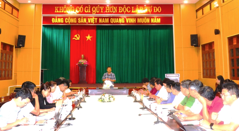 Đoàn giám sát HĐND tỉnh giám sát công tác cải cách hành chính tại thị xã An Khê. Ảnh: Ngọc Minh