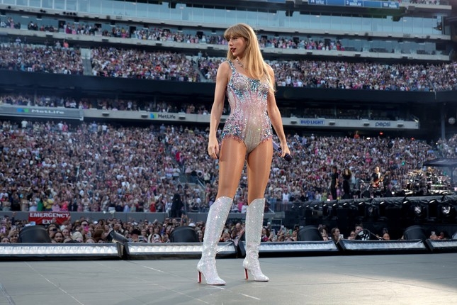 Khán giả trong concert của Taylor Swift.