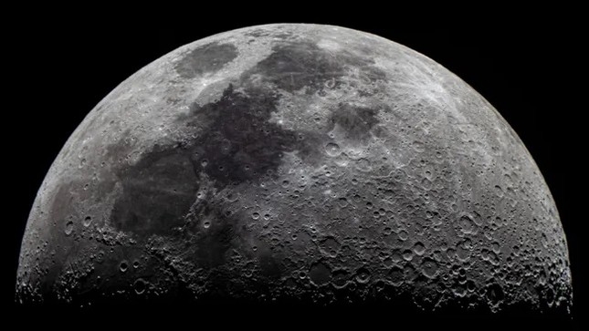 Trọng lực thấp hơn của mặt trăng có nghĩa là thời gian trôi chậm hơn trên bề mặt Mặt trăng. Ảnh: Getty Images