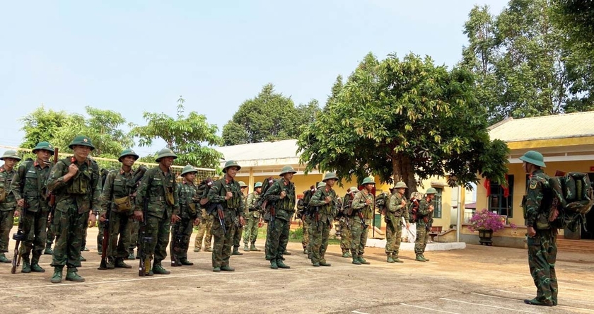 Cán bộ, chiến sĩ Đại đội 1 (Ban CHQS huyện Chư Prông) luyện tập phương án báo động hành quân di chuyển. Ảnh: P.D