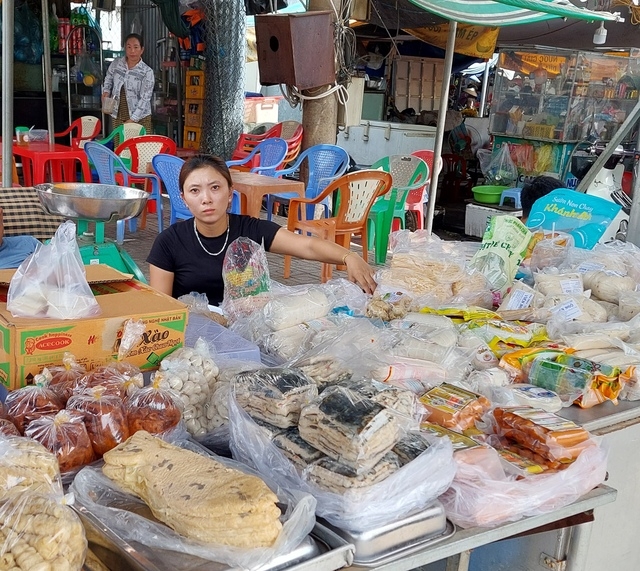 Nguyên liệu làm món chay được bán trong chợ Long Hoa