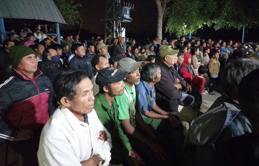 Đông đảo người dân xã Ayun tham gia tại buổi tuyên truyền. Ảnh: K.N