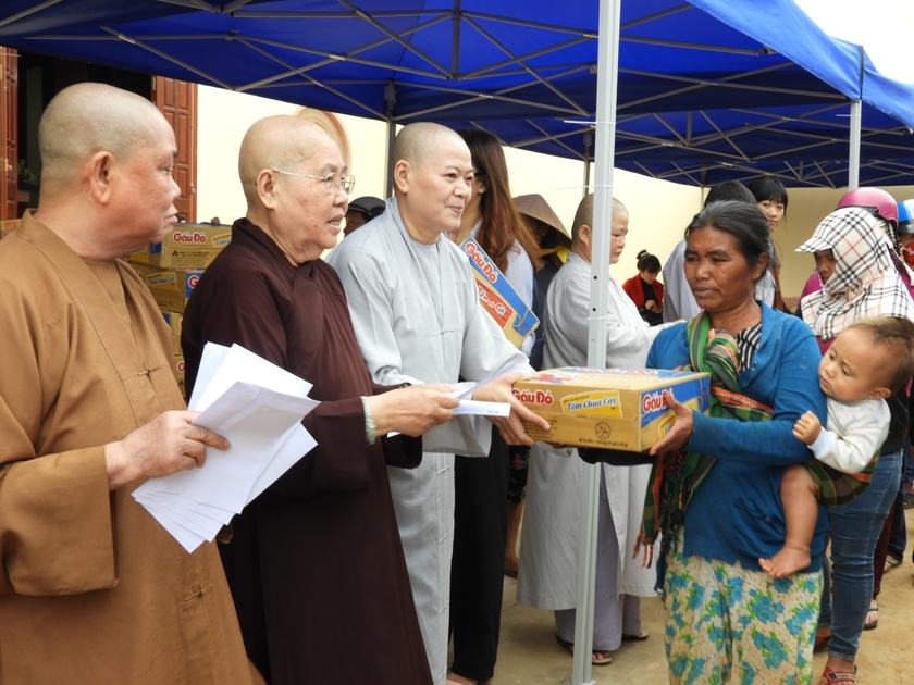 Đồng bào Phật giáo Gia lai thường xuyên quan tâm hoạt động từ thiện, góp phần an sinh xã hội ở các địa bàn có đồng bào dân tộc thiểu số sinh sống. Ảnh Thanh Nhật