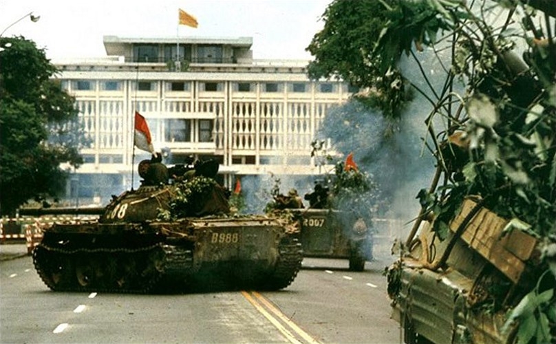Hào hùng đội hình xe tăng tiến vào giải phóng Sài Gòn - Giải phóng Giải phóng Sài Gòn đã là một trong những chiến công vang dội nhất trong lịch sử Việt Nam. Hãy cùng xem những hình ảnh về đội hình xe tăng tiến vào Sài Gòn và cảm nhận sự hào hùng, khí chất của những chiến sĩ đã giúp đất nước giành lại tự do.