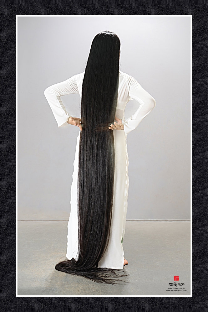 Bộ ảnh về tóc dài nhất Việt Nam chắc chắn sẽ làm bạn bất ngờ! Báo Gia Lai điện tử đã chụp những hình ảnh ấn tượng và đầy nghệ thuật về mái tóc dài để bạn có thể chiêm ngưỡng. Cảm nhận sự đẹp mắt và kỹ năng của đội ngũ chuyên gia chăm sóc tóc.