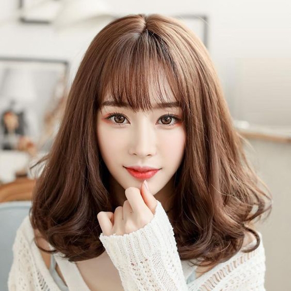 Mùa thu là mùa của sự lãng mạn và thơ mộng. Tại sao bạn không thử tạo cho mình một makeover hoàn toàn với kiểu tóc lãng mạn mùa thu? Hãy xem ngay hình ảnh về kiểu tóc này để thấy được sự nữ tính và quyến rũ của nó. Hãy làm mới bản thân và trở thành người phụ nữ tự tin hơn với kiểu tóc lãng mạn mùa thu nhé!