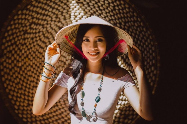 Tiểu Vy: Với nụ cười tỏa nắng và thần thái quyến rũ, Tiểu Vy là một trong những người đẹp nổi bật của Việt Nam. Cô nàng không chỉ sở hữu ngoại hình xinh đẹp mà còn là một tài năng âm nhạc tài ba. Bạn muốn biết thêm về Tiểu Vy? Hãy xem hình ảnh liên quan ngay thôi!