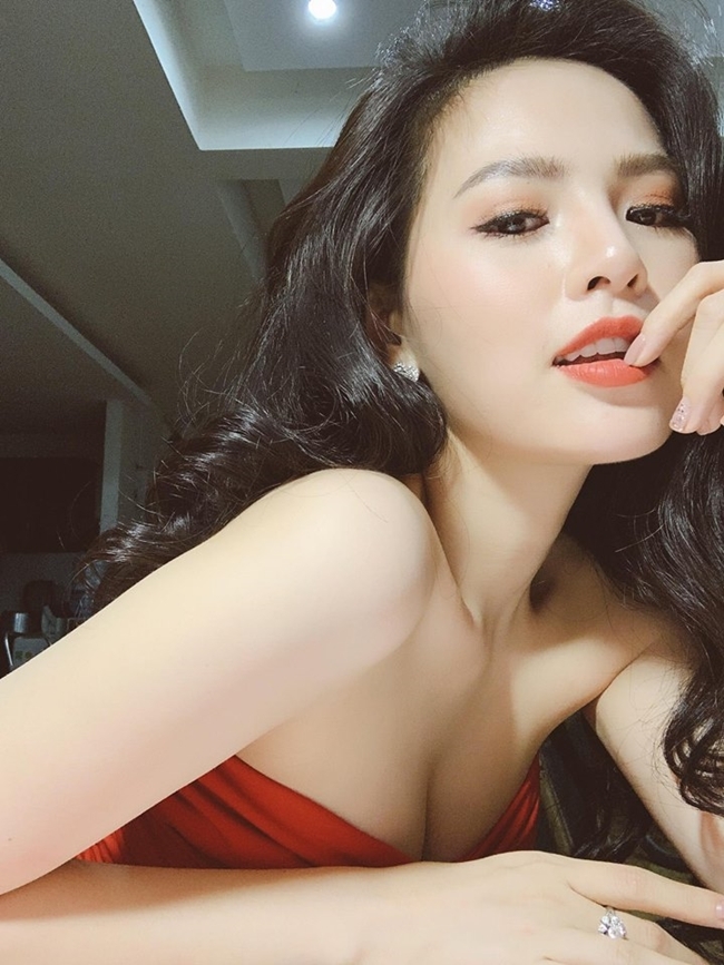 Auch im wirklichen Leben kleidet sich Trang Phi sehr gewagt und sexy.