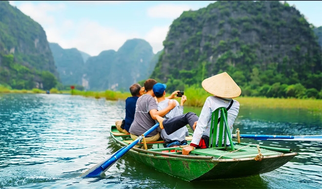 Được biết đến như một trong những điểm đến du lịch tuyệt đẹp, cảnh đẹp Việt Nam luôn cuốn hút người xem bằng những hình ảnh tuyệt đẹp về thiên nhiên, con người và văn hóa độc đáo của đất nước. Hãy thưởng thức khoảnh khắc tuyệt vời nhất qua những hình ảnh đẹp như tranh về Việt Nam nào.