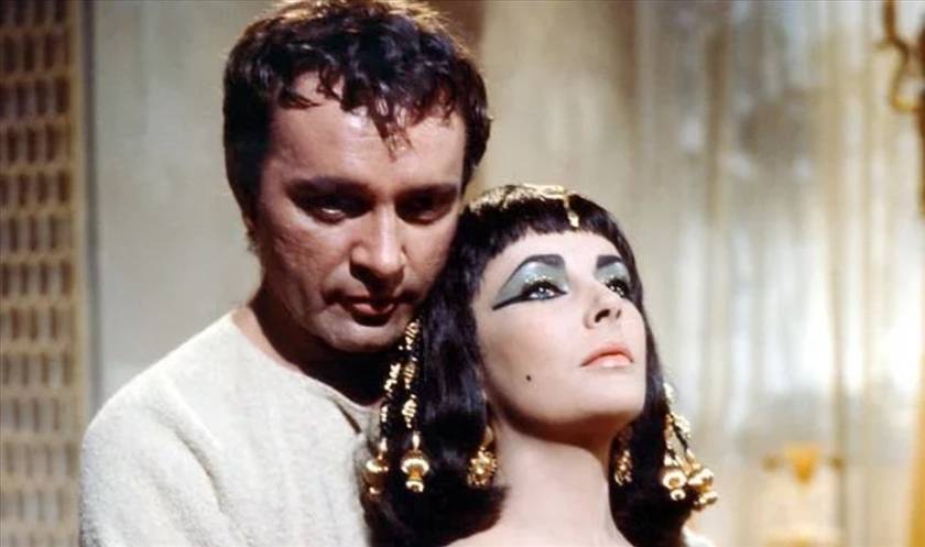 Elizabeth Taylor và Richard Burton thủ vai Cleopatra và Antony. Ảnh: Getty