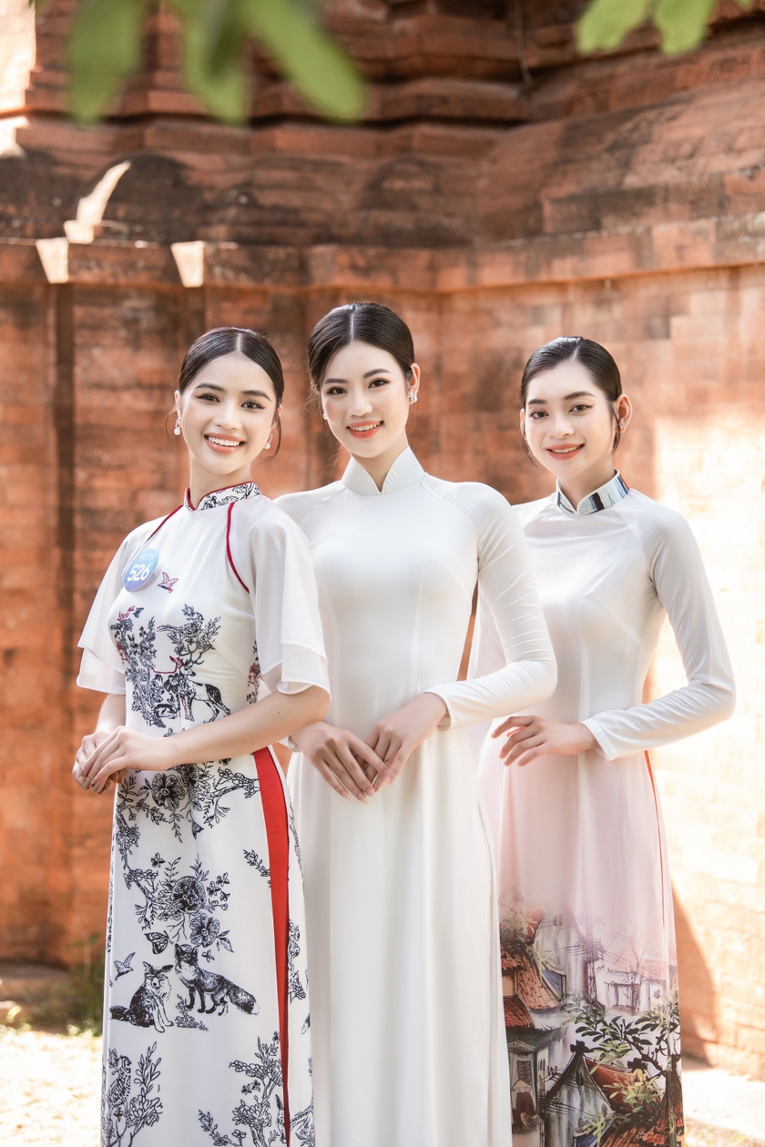 38 thí sinh Miss World Vietnam 2022 mặc áo dài quảng bá du lịch ...